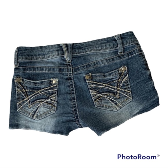 Low rise Jean Short Shorts - Picture 2 of 5